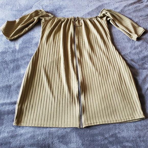Green Off Shoulder Ribbed Front Zip Dress - Picture 2 of 5